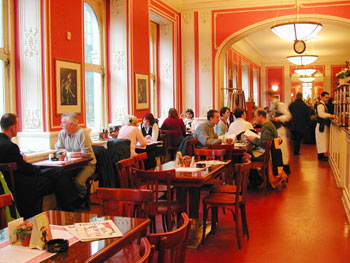 Photo actuelle du Café Louvre  : site Avant-Garde Prague