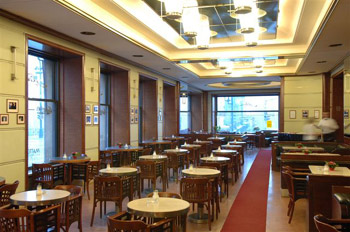 Photographie de l’intérieur du Café Slavia : site Avant-Garde Prague